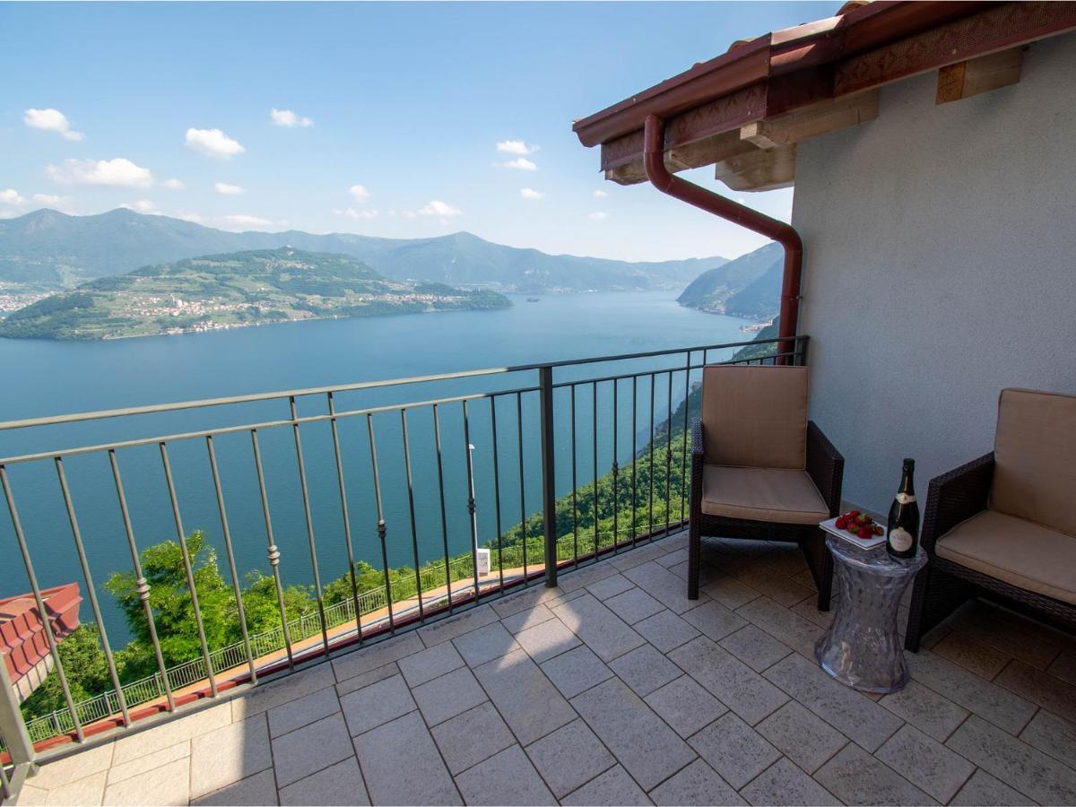 Cherubino - stunning lake view with swimming pool in Parzanica Zewnętrze zdjęcie